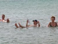 Drijven in de Dode zee